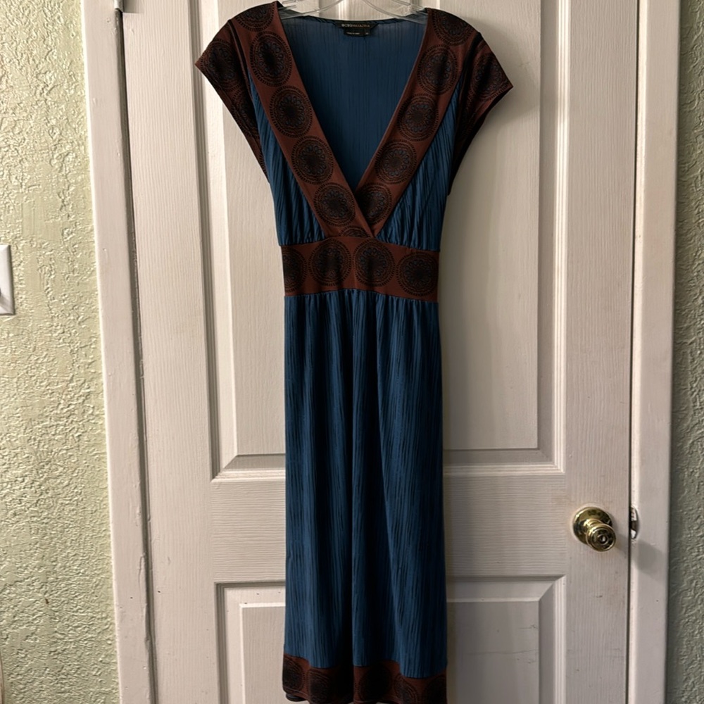 BCBG Max Azria brown blue shortsleeved deep v matte jersey dress size medium